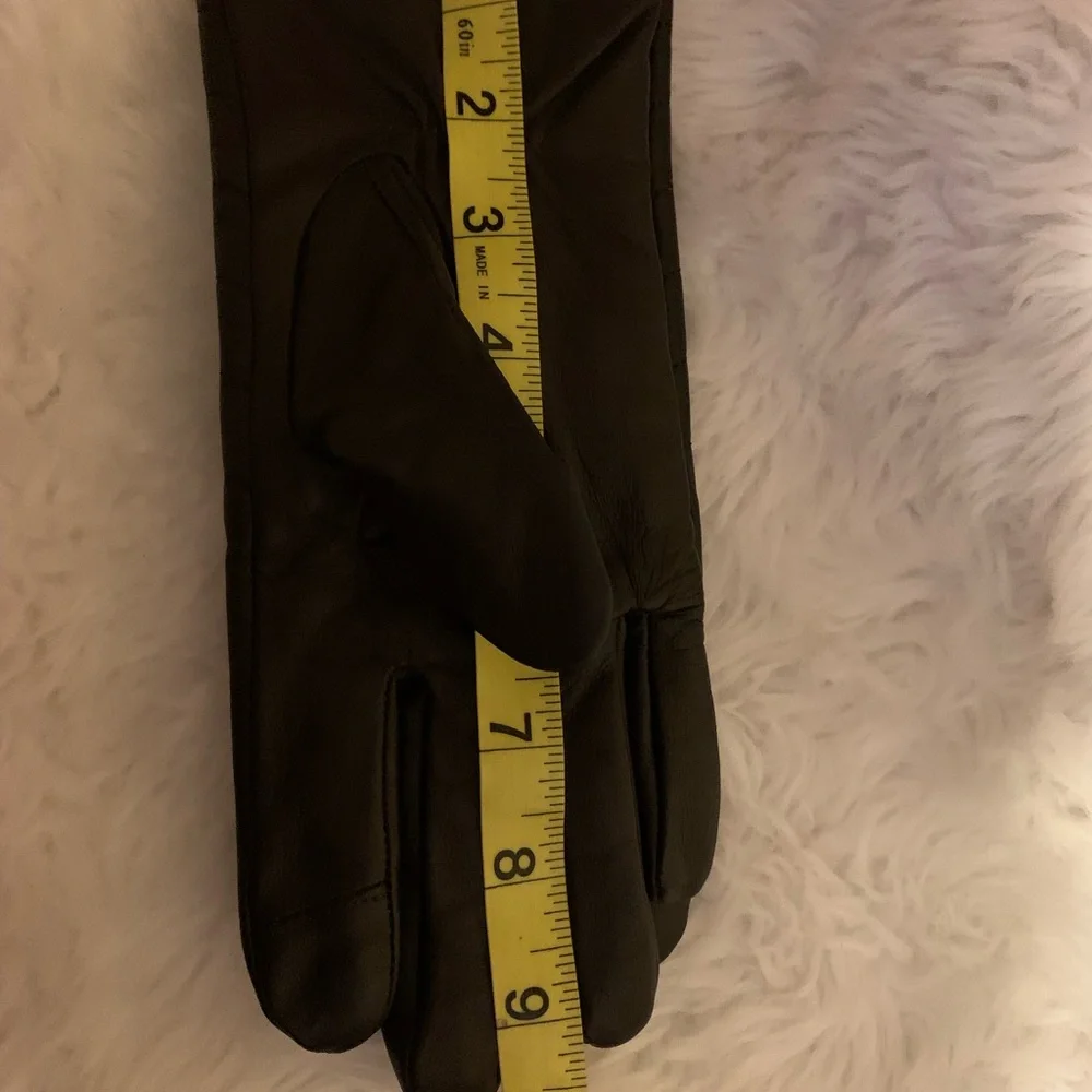 HALSTON STYLE Ladies black Leather gloves in size large NWT